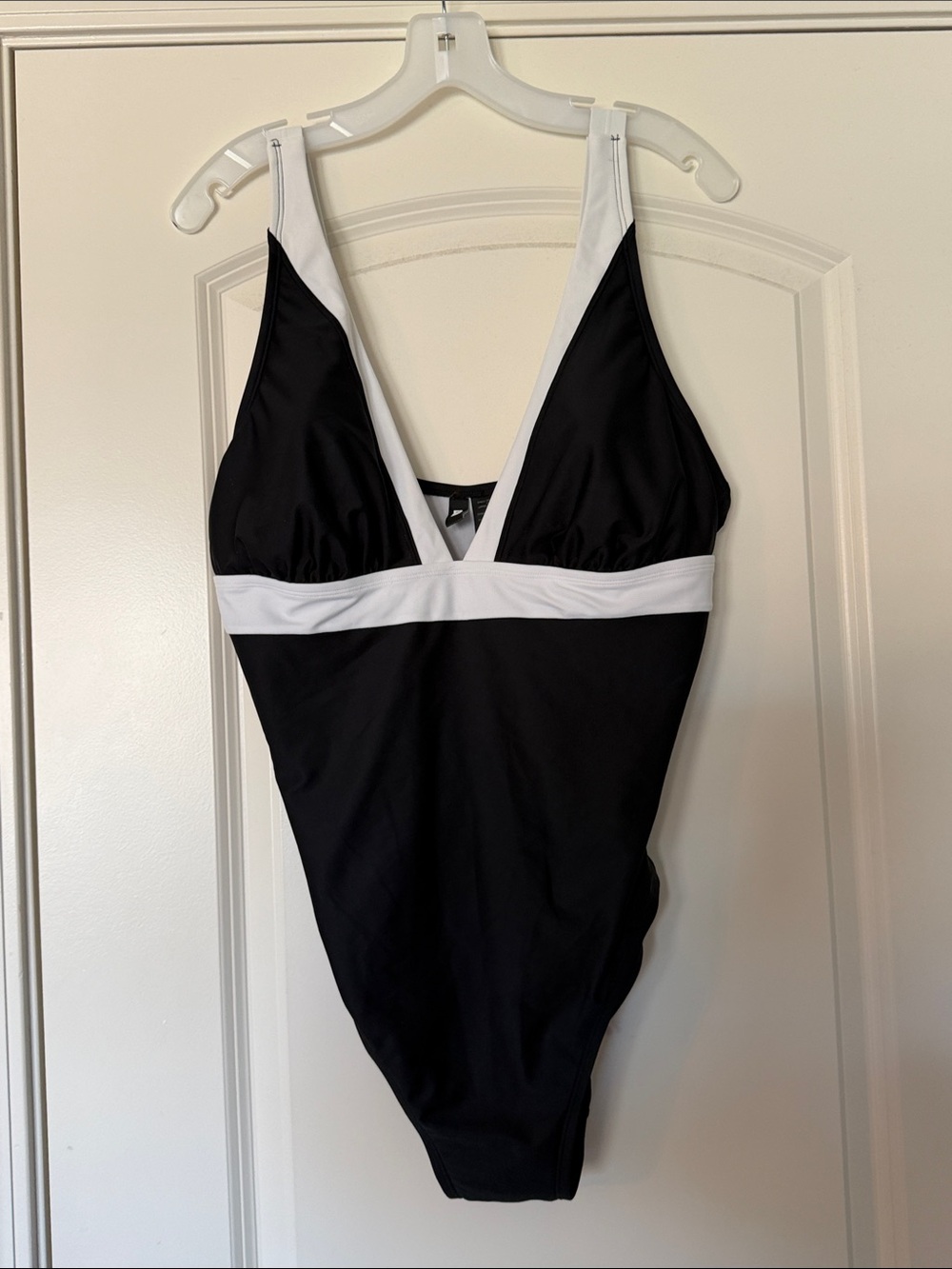 DKNY Black & White swimsuit size 18 - Picture 6 of 7
